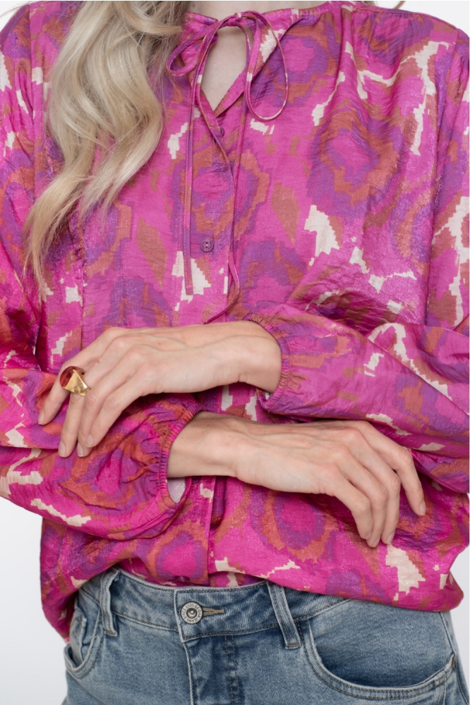 GLANZENDE BLOUSE MET GRAFISCH PATROON 53622 20 PINK/OFF WHITE